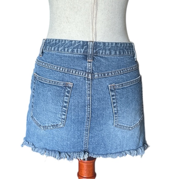 J.Crew Distressed Denim Mini Skirt Frayed Hem Blue Jean Skirt Casual Y2K Size 2 - Picture 3 of 8
